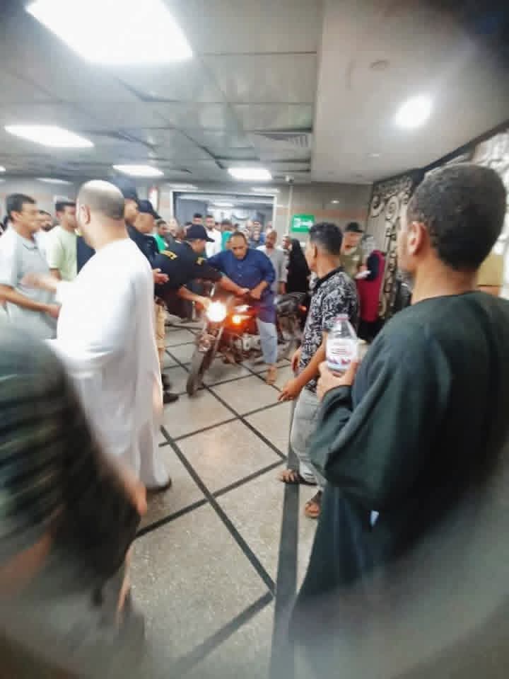 مستشفيات بنها الجامعية بشأن الصورة المتداولة لدخول دراجة نارية إلى الاستقبال ..تحروا الدقة