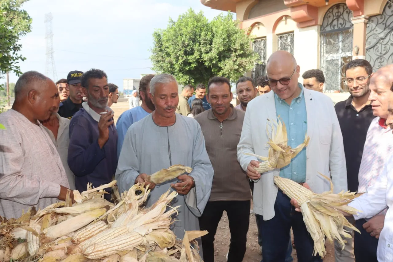 عيد الفلاح 2025 بالقليوبية.. المحافظ يطلق لقاء أسبوعي مع المزارعين ويتفقد مشروعات زراعية جديدة عيد الفلاح 2025 بالقليوبية.. المحافظ يطلق لقاء أسبوعي مع المزارعين ويتفقد مشروعات زراعية جديدة