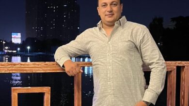 أمانة تبهر الأهالي.. شاب من طوخ يعثر على كيس مليء بالدولارات ويسلمه لصاحبه أمانة تبهر الأهالي.. شاب من طوخ يعثر على كيس مليء بالدولارات ويسلمه لصاحبه