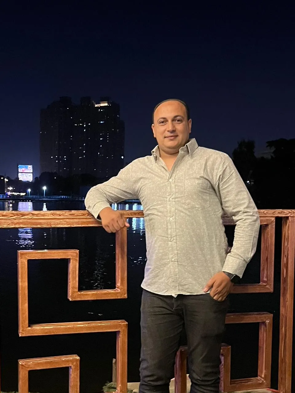أمانة تبهر الأهالي.. شاب من طوخ يعثر على كيس مليء بالدولارات ويسلمه لصاحبه