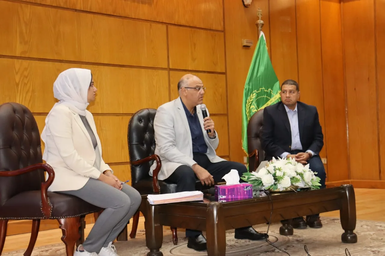 اجتماع تنفيذي حاسم بالقليوبية: مشروعات جديدة وقرارات لحماية المواطنين