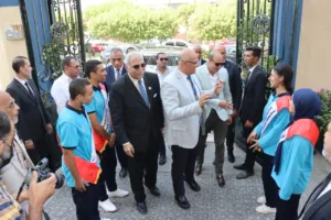 محافظ القليوبية يتفقد مدرسة إيجيبت جولد ويشيد بربط التعليم بسوق العمل