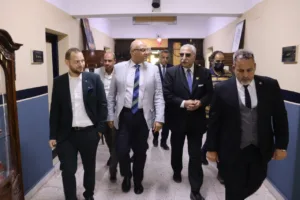 محافظ القليوبية يتفقد مدرسة إيجيبت جولد ويشيد بربط التعليم بسوق العمل