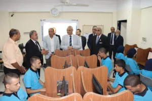 محافظ القليوبية يتفقد مدرسة إيجيبت جولد ويشيد بربط التعليم بسوق العمل