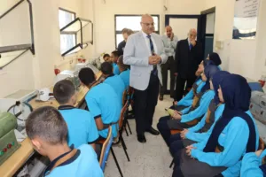 محافظ القليوبية يتفقد مدرسة إيجيبت جولد ويشيد بربط التعليم بسوق العمل