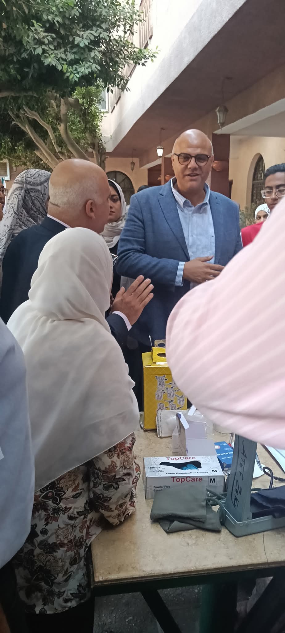 محافظ القليوبية يتابع القافلة الطبية المجانية بطوخ ويشيد بجهود دعم المنظومة الصحية