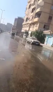 كسر ماسورة مياه رئيسية يغرق شارع المطحن في مسطرد.. واستجابة عاجلة من الطوارئ