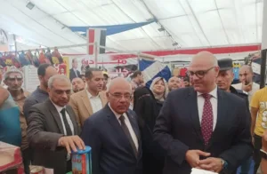 محافظ القليوبية ورئيس الغرفة التجارية يفتتحان معرض "أهلاً مدارس" بشبرا الخيمة بتخفيضات تصل إلى 30%