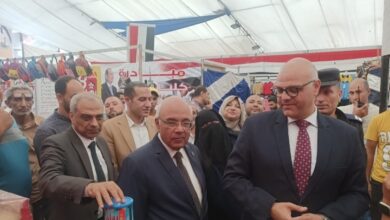محافظ القليوبية ورئيس الغرفة التجارية يفتتحان معرض "أهلاً مدارس" بشبرا الخيمة بتخفيضات تصل إلى 30% محافظ القليوبية ورئيس الغرفة التجارية يفتتحان معرض "أهلاً مدارس" بشبرا الخيمة بتخفيضات تصل إلى 30%