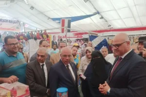 محافظ القليوبية ورئيس الغرفة التجارية يفتتحان معرض "أهلاً مدارس" بشبرا الخيمة بتخفيضات تصل إلى 30%