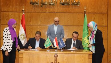 محافظ القليوبية يوقّع بروتوكول تعاون مع شركة إستادات لتطوير استاد بنها الرياضي وتحويله لمركز متكامل لخدمة المواطنين محافظ القليوبية يوقّع بروتوكول تعاون مع شركة إستادات لتطوير استاد بنها الرياضي وتحويله لمركز متكامل لخدمة المواطنين