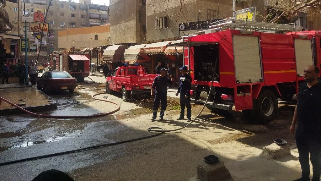 السيطرة على حريق محدود بعقار في أبو الغيط بالقليوبية وتشكيل لجنة لفحص الأسباب السيطرة على حريق محدود بعقار في أبو الغيط بالقليوبية وتشكيل لجنة لفحص الأسباب