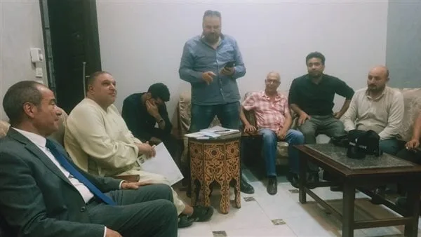 جلسة صلح تنهي أزمة مشاجرة بين معلمي تاريخ في مدرسة ميت حلفا.. وضمانات مشددة للحفاظ على الاستقرار جلسة صلح تنهي أزمة مشاجرة بين معلمي تاريخ في مدرسة ميت حلفا.. وضمانات مشددة للحفاظ على الاستقرار