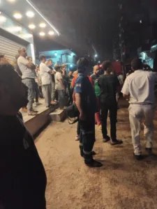 النيابة تنتدب المعمل الجنائي لكشف لغز حريق معرض الأدوات المنزلية بشبرا الخيمة.. وإنقاذ 5 مصابين من وسط الدخان