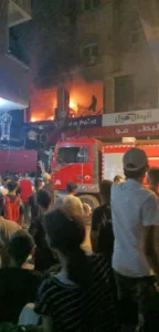 النيابة تنتدب المعمل الجنائي لكشف لغز حريق معرض الأدوات المنزلية بشبرا الخيمة.. وإنقاذ 5 مصابين من وسط الدخان