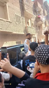 تامر حسني يرسم البسمة على وجه طفلة من القليوبية مصابة بالسرطان بزيارة إنسانية مؤثرة