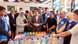 رئيس جامعة بنها يفتتح معرض المنتجات الغذائية ويؤكد دعم الدور المجتمعي للجامعة