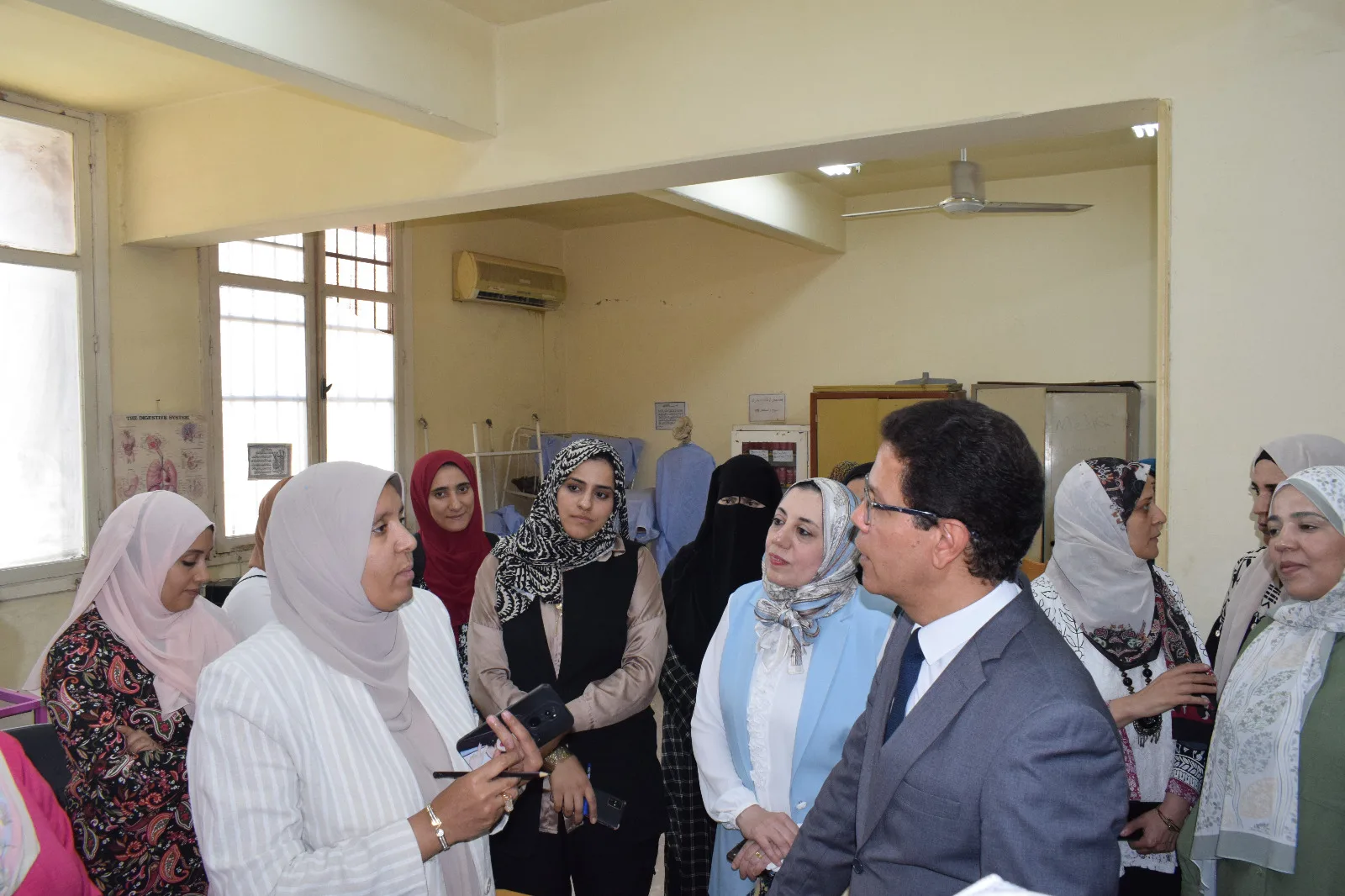 رئيس جامعة بنها يتفقد المعهد الفني للتمريض ويؤكد: “التمريض رسالة إنسانية والدولة تولي الكوادر الطبية اهتمامًا خاصًا” رئيس جامعة بنها يتفقد المعهد الفني للتمريض ويؤكد: “التمريض رسالة إنسانية والدولة تولي الكوادر الطبية اهتمامًا خاصًا”
