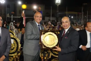 مدير الكلية الحربية الأسبق مبهور بمواهب طلاب مدارس الشبان العالمية ببنها