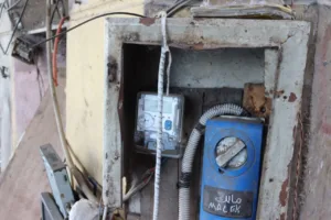 محافظ القليوبية يقود حملة ميدانية مفاجئة لإعادة الانضباط بمدخل بنها ويأمر بإزالة الإشغالات فورًا وتحرير محاضر للمخالفين