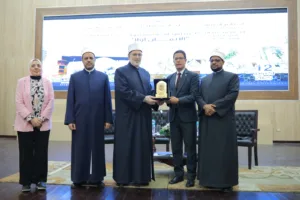 رئيس جامعة بنها ووكيل الأزهر الشريف يفتتحان ندوة “الإيمان أولًا”.. دعوة لبناء الإنسان وترسيخ القيم في مواجهة تحديات العصر
