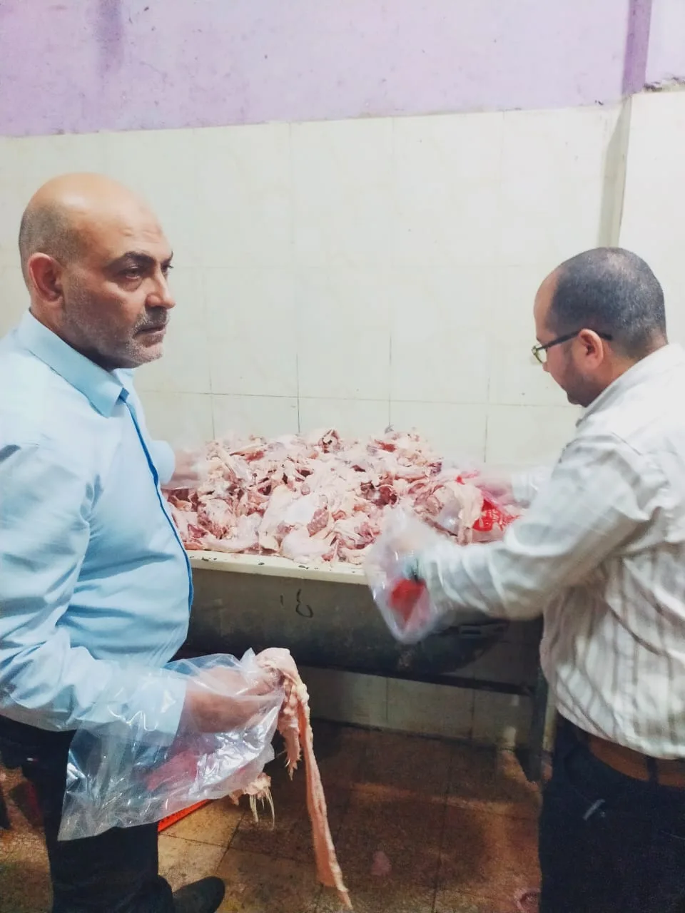 ضبط 4 أطنان كبدة وهياكل دواجن فاسدة في حملة مكبرة بالخصوص ضمن جهود القليوبية لحماية المستهلك ضبط 4 أطنان كبدة وهياكل دواجن فاسدة في حملة مكبرة بالخصوص ضمن جهود القليوبية لحماية المستهلك