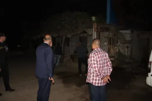 إزالة معرضي سيارات مخالفين على الطريق الزراعي ببنها.. محافظ القليوبية: تطبيق القانون بحزم ولا تهاون مع المعتدين على الأراضي الزراعية