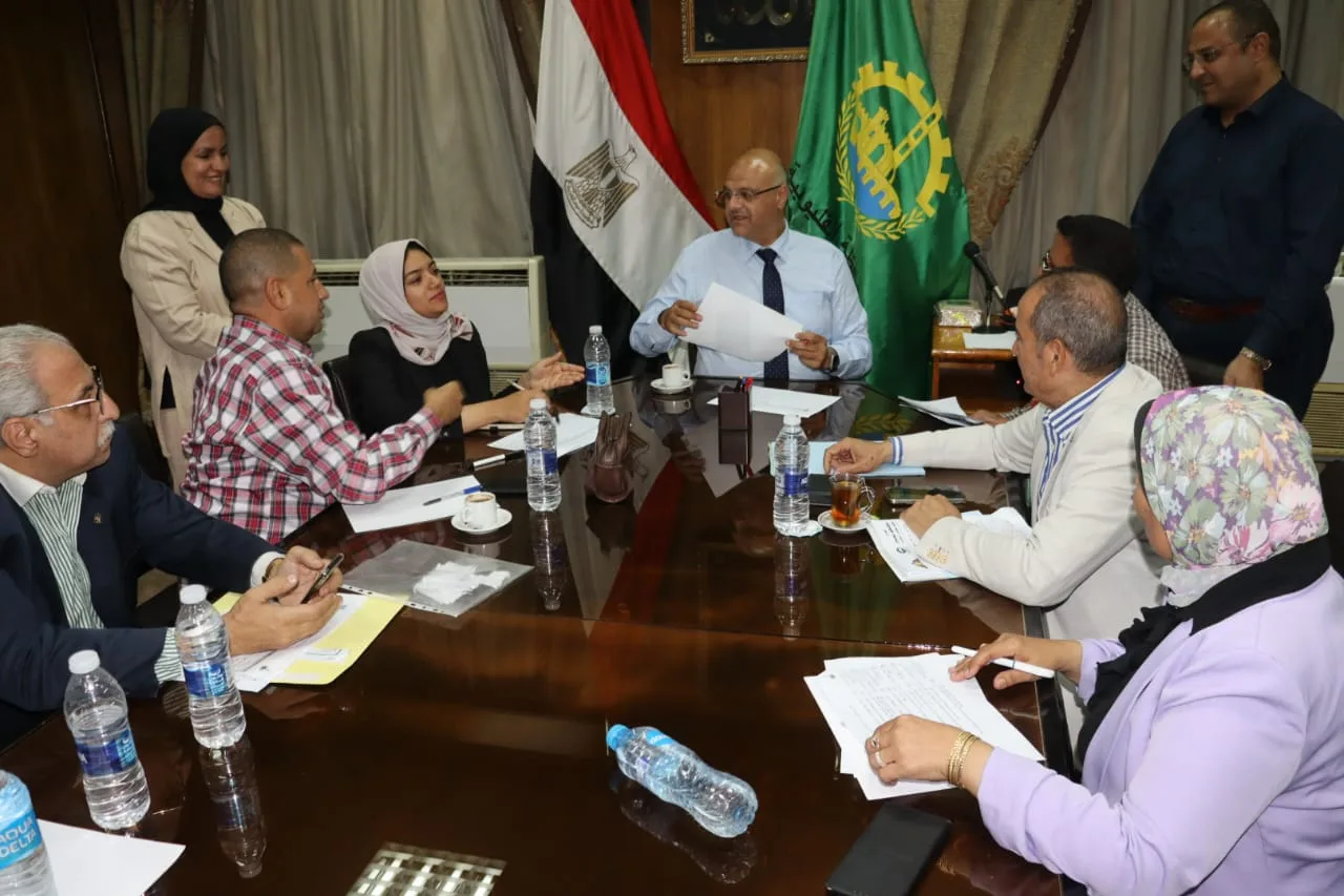فرص عمل، خدمات صحية أبرز طلبات المواطنين في لقاء محافظ القليوبية