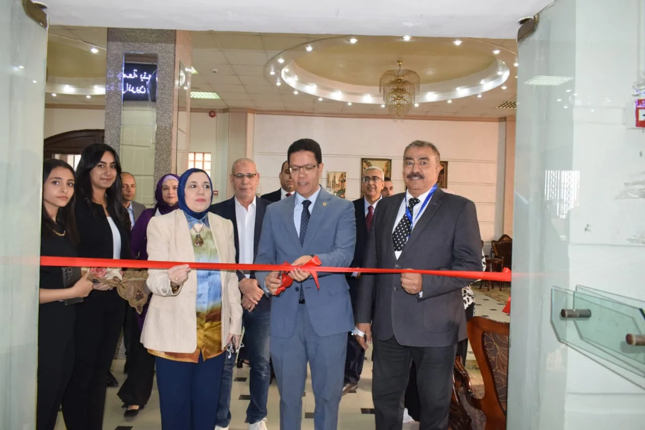 على هامش المؤتمر الرابع للدراسات العليا في العلوم الإنسانية بجامعة بنها: الجيزاوي يفتتح معرض المشروعات الطلابية ويؤكد دعم الابتكار والتميز