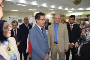 على هامش المؤتمر الرابع للدراسات العليا في العلوم الإنسانية بجامعة بنها: الجيزاوي يفتتح معرض المشروعات الطلابية ويؤكد دعم الابتكار والتميز