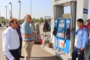 محافظ القليوبية يتفقد المواقف لمتابعة تنفيذ التعريفة الجديدة ويؤكد: لا تهاون مع المخالفين وتكثيف الرقابة على السائقين ومحطات الوقود