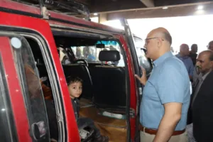 محافظ القليوبية يتفقد المواقف لمتابعة تنفيذ التعريفة الجديدة ويؤكد: لا تهاون مع المخالفين وتكثيف الرقابة على السائقين ومحطات الوقود