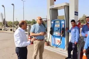 محافظ القليوبية يتفقد المواقف لمتابعة تنفيذ التعريفة الجديدة ويؤكد: لا تهاون مع المخالفين وتكثيف الرقابة على السائقين ومحطات الوقود