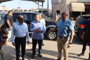 محافظ القليوبية يقود حملة موسعة لإعادة الانضباط وإزالة الإشغالات أمام موقف سيارات بنها العمومي