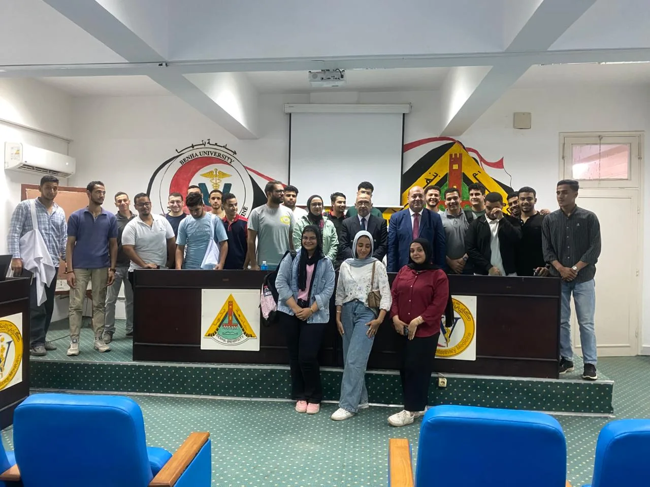في إطار دعم ريادة الأعمال وتعزيز الوعي الاقتصادي لدى طلاب الجامعة.. ندوة بكلية الطب البيطري بجامعة بنها حول دور المشروعات الصغيرة والمتوسطة في تحقيق التنمية المستدامة