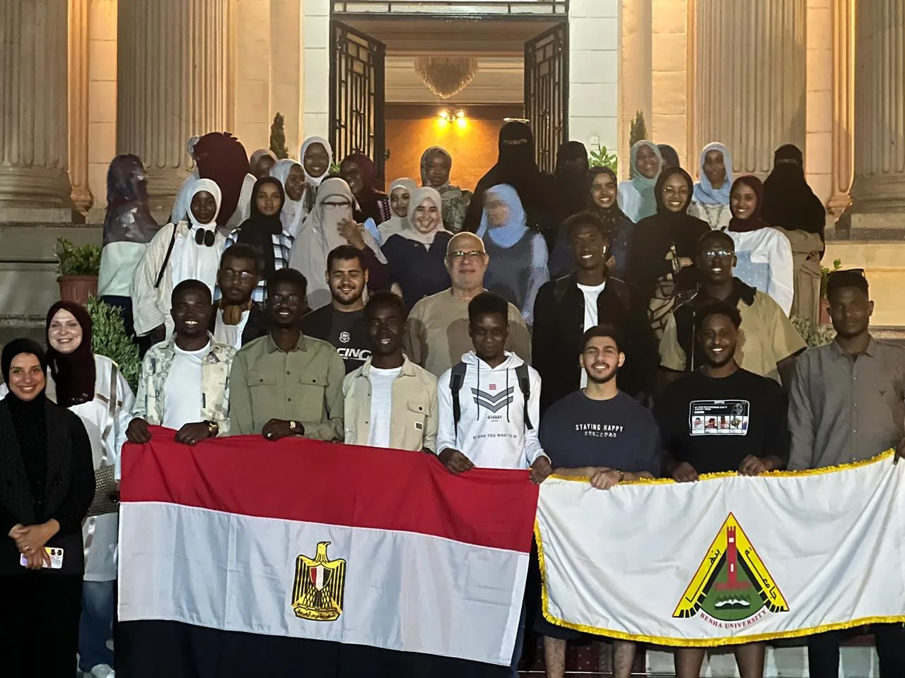 جامعة بنها تنظم رحلة ترفيهية للطلاب الوافدين إلى العين السخنة لتعزيز السياحة الداخلية والتبادل الثقافي