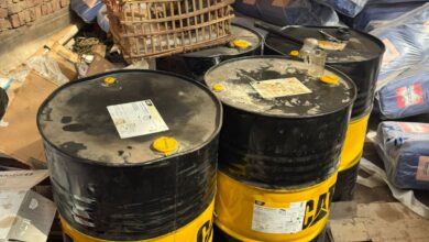 ضبط 2800 لتر من زيوت السيارات مجهولة المصدر بمخزن غير مرخص بالقليوبية ضبط 2800 لتر من زيوت السيارات مجهولة المصدر بمخزن غير مرخص بالقليوبية