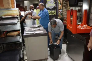 القليوبية تشن حملة صارمة: إزالة الإشغالات وغلق مطعمين مخالفين بشبرا الخيمة