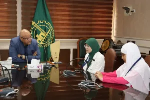 محافظ القليوبية يكرم الطالبتين "بسملة وتغريد" بعد فوزهما في تحدي القراءة العربي بدبي.. نموذج مشرف لعزيمة وإبداع أبناء مصر