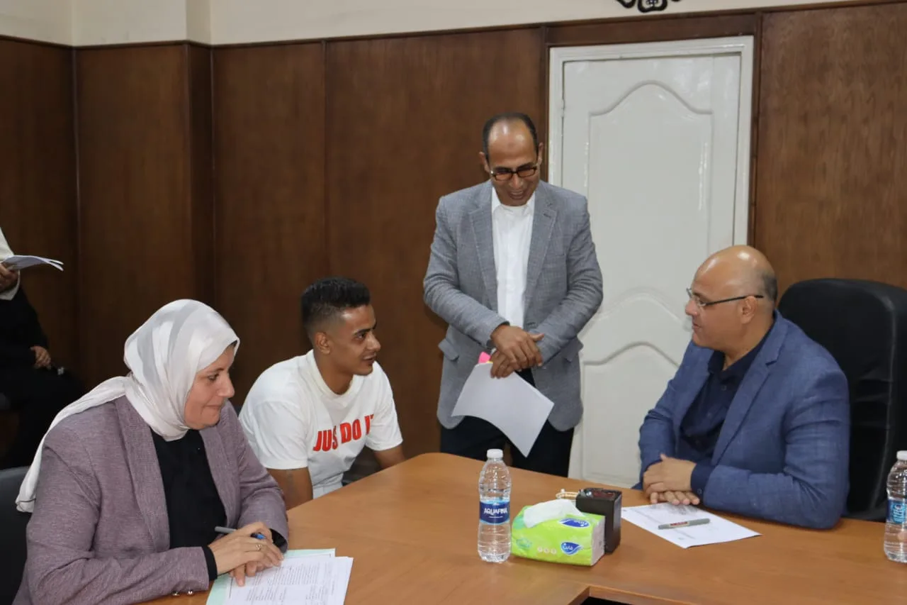 حوار مفتوح بين محافظ القليوبية وأهالي الخصوص وشبين والخانكة لحل المشكلات الميدانية حوار مفتوح بين محافظ القليوبية وأهالي الخصوص وشبين والخانكة لحل المشكلات الميدانية