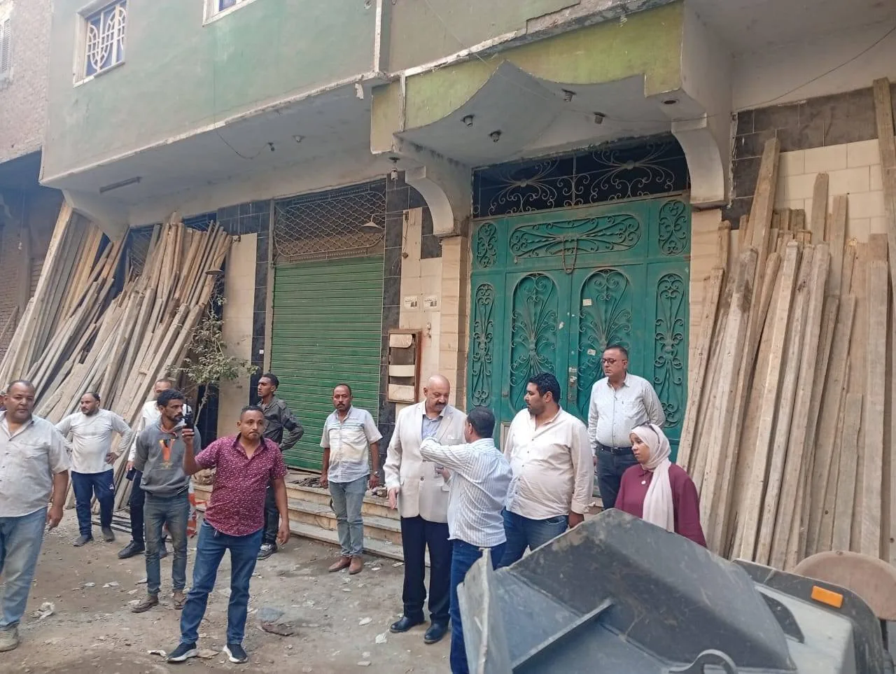 رئيس حي شرق شبرا الخيمة يقود حملة حاسمة لإزالة التعديات وملاحقة المخالفين