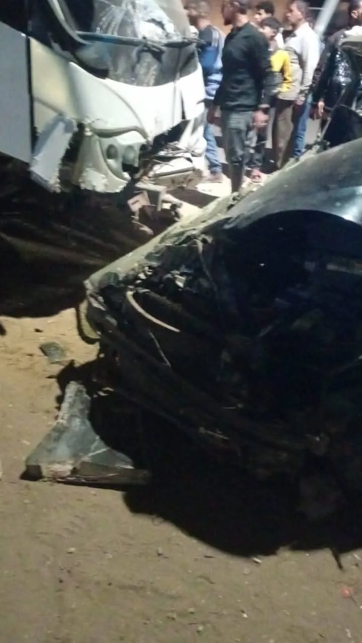 مصرع سائق في لحظات مأساوية.. تصادم مروع بين سيارة ملاكي وأتوبيس بطريق شبين القناطر – نوي