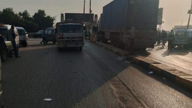 تعثر تريلا على كوبري كفر الجزار يوقف حركة المرور في بنها تعثر تريلا على كوبري كفر الجزار يوقف حركة المرور في بنها