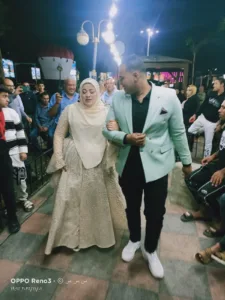 محافظ القليوبية يهنئ عروسين شاركا المواطنين فرحة افتتاح المتحف المصري الكبير بقليوب