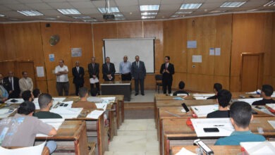 خلال جولته بكلية الهندسة بشبرا.. رئيس جامعة بنها يشدد على أهمية تنمية مهارات الطلاب وربط التعليم بسوق العمل خلال جولته بكلية الهندسة بشبرا.. رئيس جامعة بنها يشدد على أهمية تنمية مهارات الطلاب وربط التعليم بسوق العمل