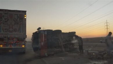 انقلاب سيارة نقل ملابس أمام مول العابد بطوخ وتعطل جزئي بحركة المرور انقلاب سيارة نقل ملابس أمام مول العابد بطوخ وتعطل جزئي بحركة المرور