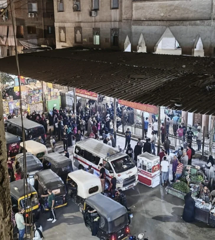 شاحن هاتف ينهي حياة أسرة كاملة في شبرا الخيمة.. جنازة مهيبة وحزن كبير شاحن هاتف ينهي حياة أسرة كاملة في شبرا الخيمة.. جنازة مهيبة وحزن كبير