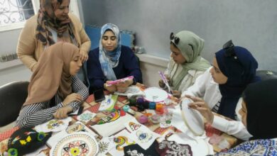 جامعة بنها تطلق قافلة توعوية لتعزيز الصناعات الصغيرة وتمكين المرأة عبر الحرف اليدوية في كفر مناقر