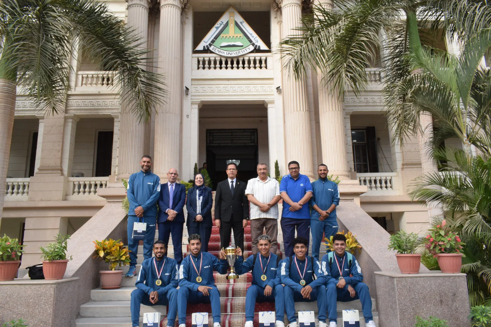 رئيس جامعة بنها يكرم الفائزين بالمركز الأول فى بطولة الدورة العربية لخماسيات كرة القدم للجامعات رئيس جامعة بنها يكرم الفائزين بالمركز الأول فى بطولة الدورة العربية لخماسيات كرة القدم للجامعات