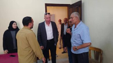 ضبط 14 طبيبًا متغيبين في جولة مفاجئة لرئيس مدينة كفر شكر
